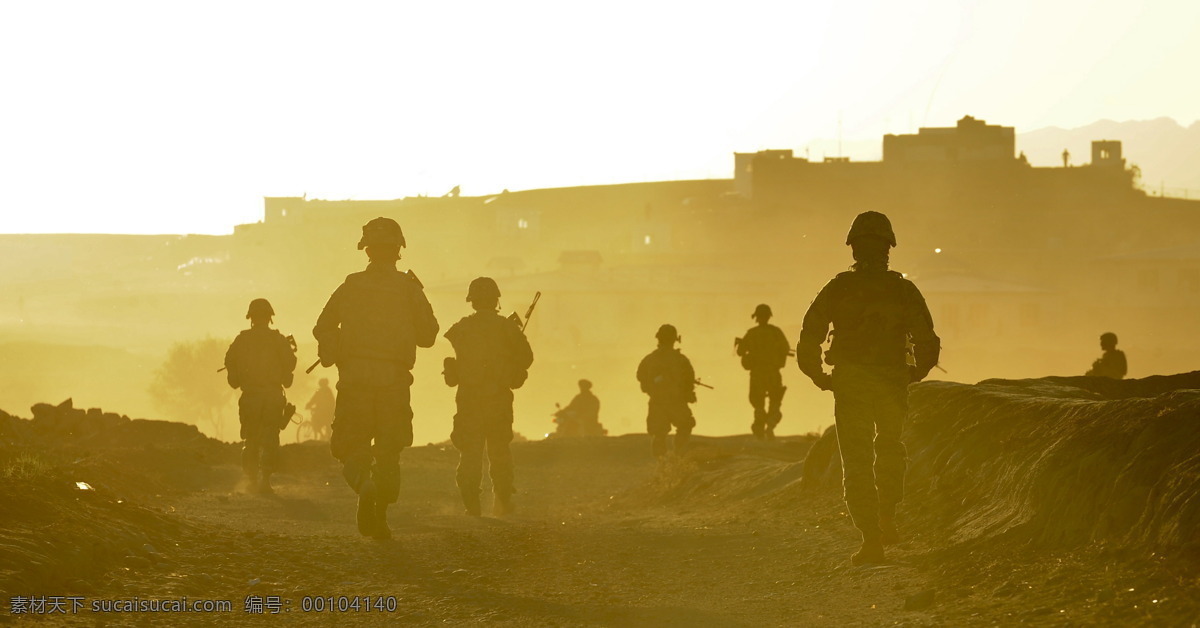 晨曦 中 巡逻 美国 士兵 美军 连队 阿富汗