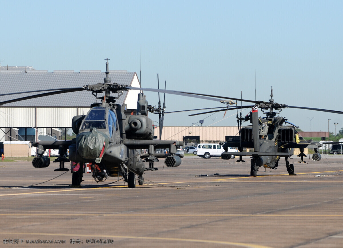 机场 上 军用 直升飞机 军用直升机 战斗机 交通工具 航空 飞机图片 现代科技