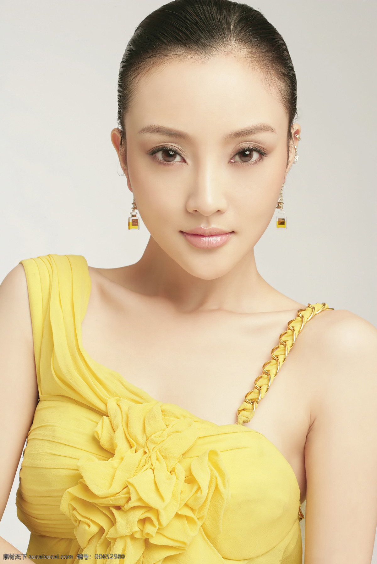 李小璐 黄色 吊带 耳环 妆面 化妆 美女 明星 演员 妆面摄影 女性女人 人物图库