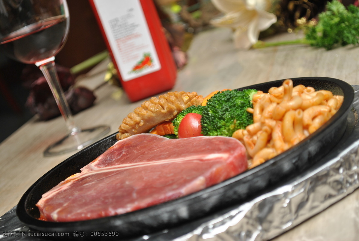 牛排 餐飲美食 刀叉 紅酒 美食 西餐 西餐美食 psd源文件
