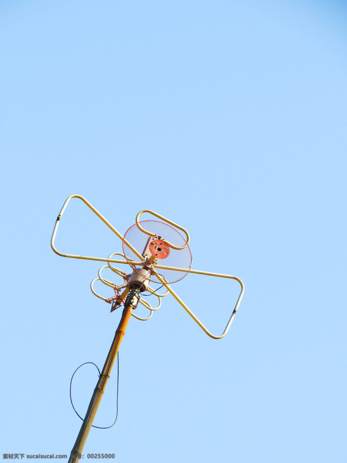 懷舊電視天線 天線 電視 信號 懷舊 80年代 電線桿 竹竿 復(fù)古 電視頻道 轉(zhuǎn)天線 接收 電線 金屬 金屬管 金屬網(wǎng) 雷達(dá) 生活百科 數(shù)碼家電