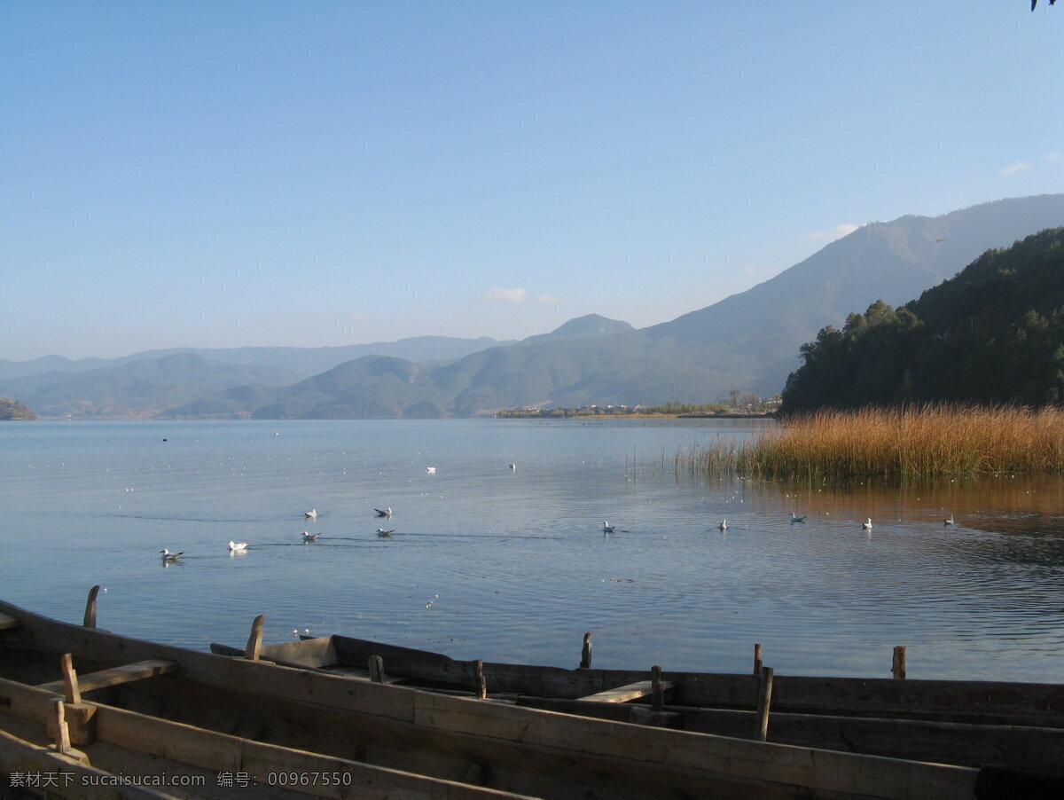 靜靜的湖面 白云 白云邊 湖水 湖水風(fēng)景 藍(lán)天 藍(lán)天白云 藍(lán)天白云素材 藍(lán)天背景 藍(lán)天草地 美景 白云朵朵 白云天地 碧波 仙境