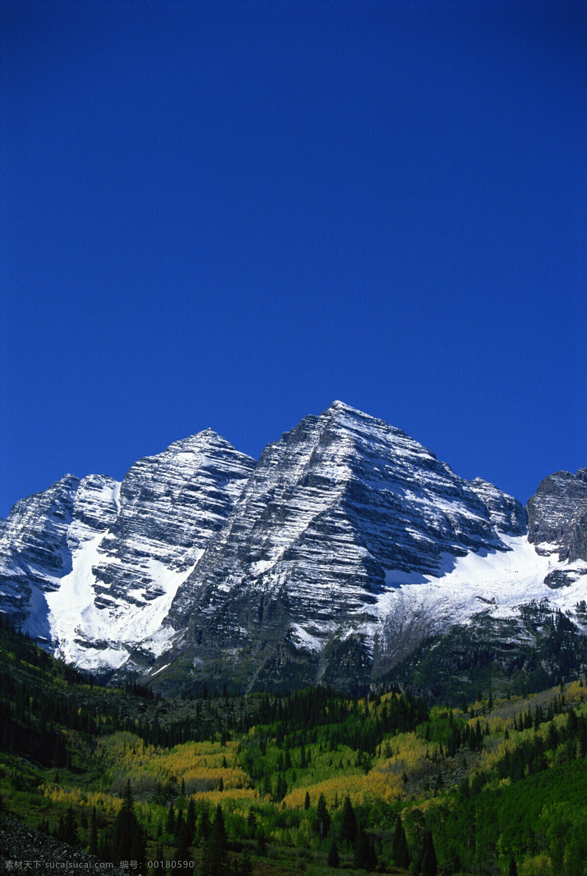 藍(lán)天 下 雪山 山峰 山水風(fēng)景 自然風(fēng)景 自然風(fēng)光 景色 美景 風(fēng)景 攝影圖 高清圖片 風(fēng)景圖片