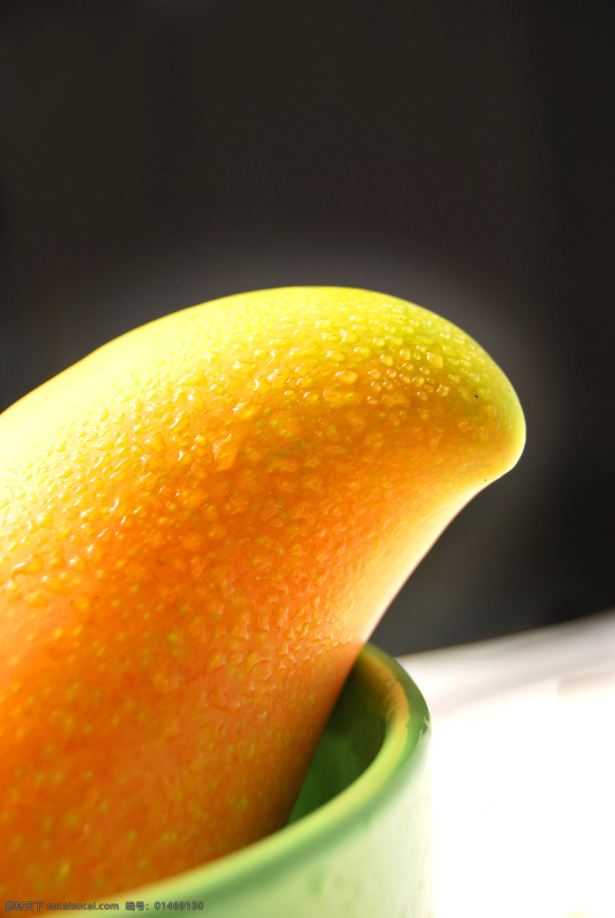 芒果 高清晰 水果 写真 绿色盘 水珠 新鲜 生物世界