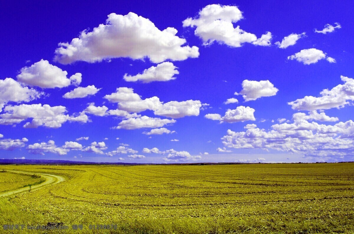 天空 草原 景观 背景 壁纸 自然 海报 自然背景 环保 生态 云彩 白云 蓝天 渐变 草 草地 植物 蓝色 绿色 光 光线 光影 阳光 秋天 枯萎