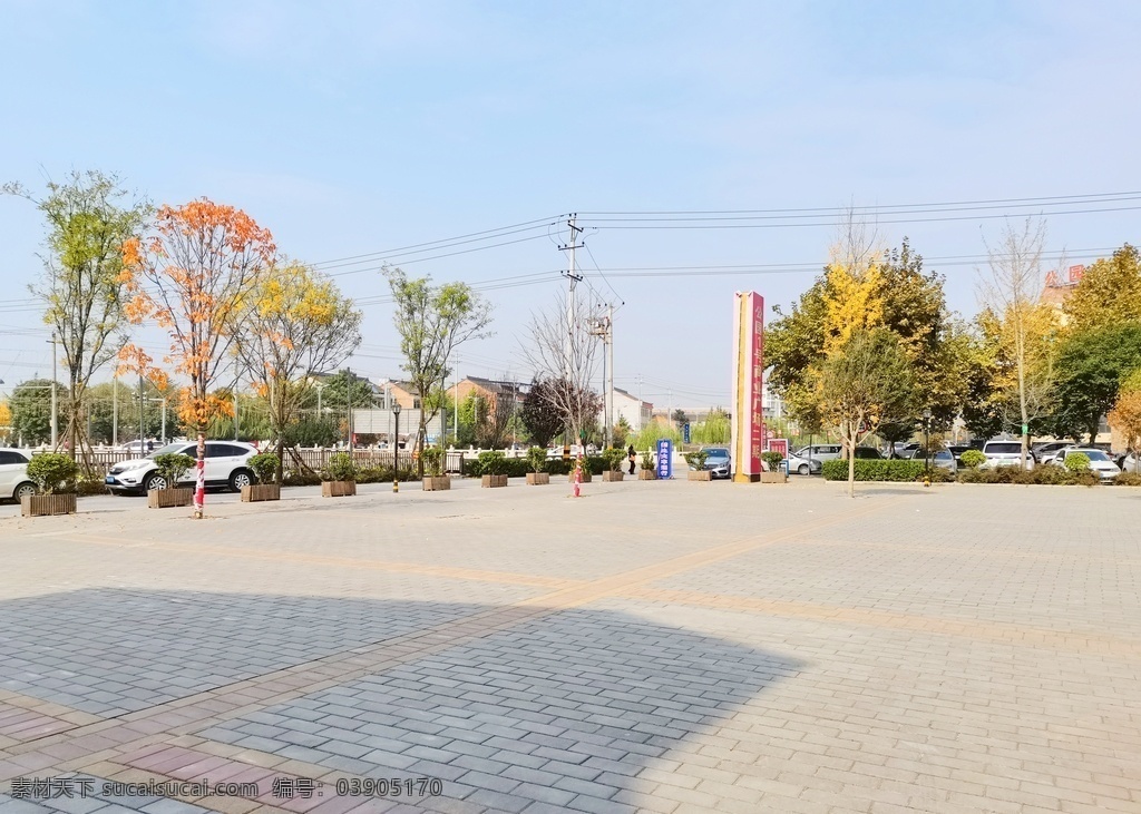 秋日 里 城市 广场 天空 树木 美景 建筑景观 自然景观