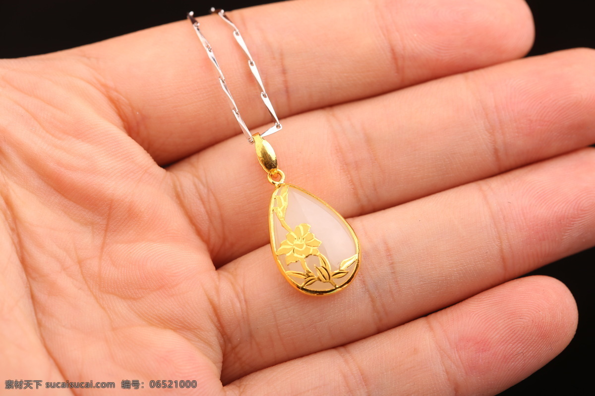 金鑲玉 玉石 玉器 玉件 掛件 吊墜 和田玉 白玉 碧玉 鑲嵌金 黃金鑲嵌 首飾 金首飾 金掛件 鳳凰 牡丹 佛公 觀音 保平安 彩寶 生活百科 生活素材
