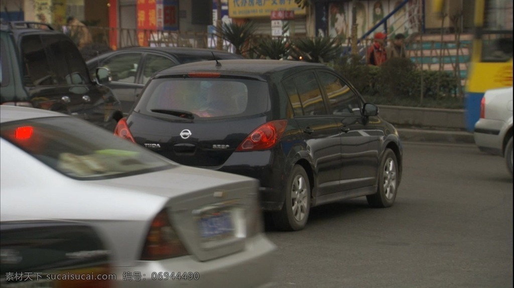 高清 實(shí)拍 交警 十字路口 指揮 擁擠 交通 車流 高清實(shí)拍交警 擁擠的 交通車流