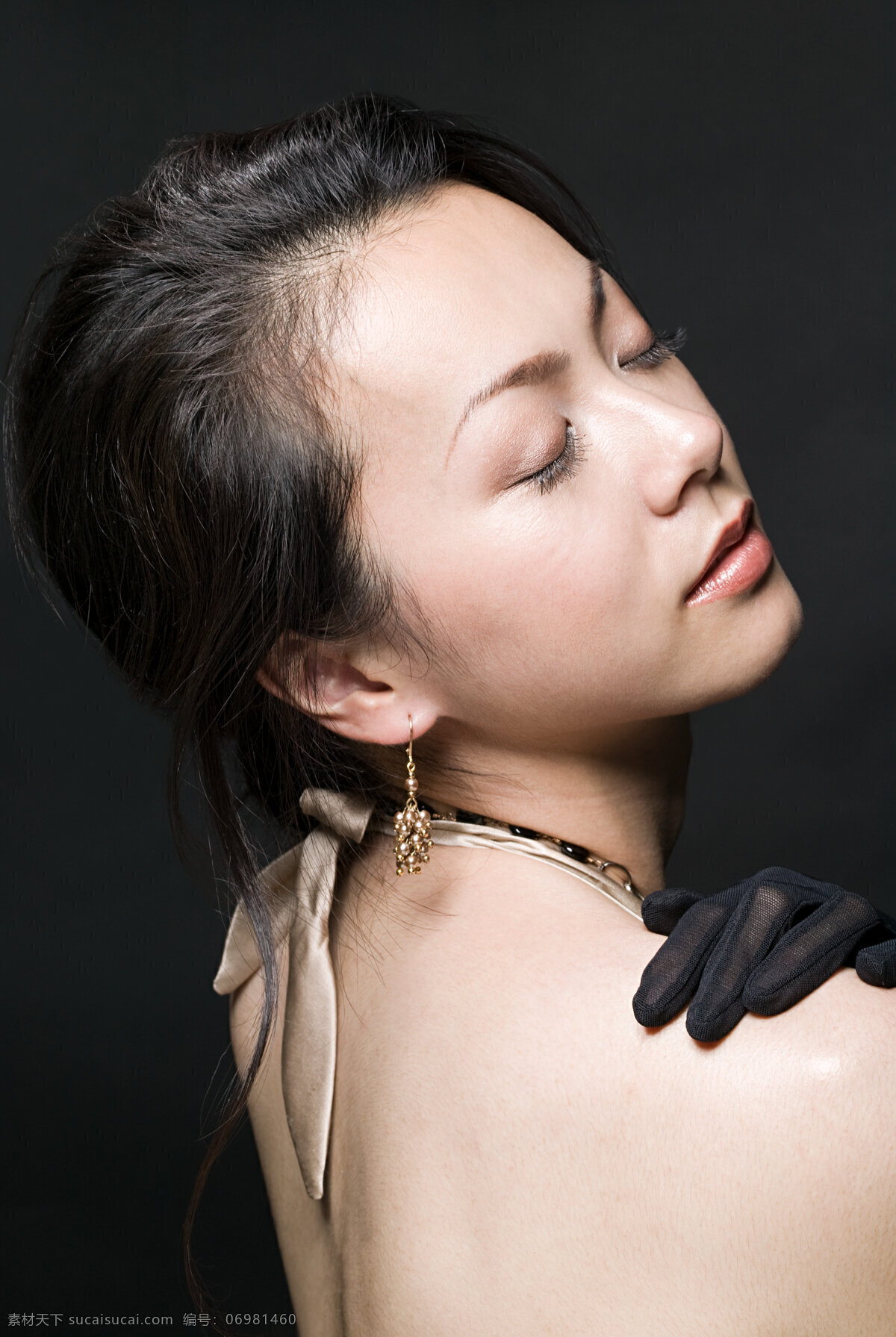 珠光寶氣 優(yōu)雅 美女 耳墜 項(xiàng)鏈 貴族生活 貴族享受 高雅 高貴 尊貴 華貴 嬌柔 貴婦 感性 光耀奪目 珠圍翠繞 氣質(zhì)非凡 風(fēng)情萬種 豐姿冶麗 香肌玉膚 美撼凡塵 俏麗多姿 風(fēng)姿卓越 漂亮美女 漂亮女孩 時(shí)尚女孩 時(shí)尚美女 性感美女 高清人物 高清美女 魅力 時(shí)尚 潮流 美女頭部特寫 女性女人 人物圖庫