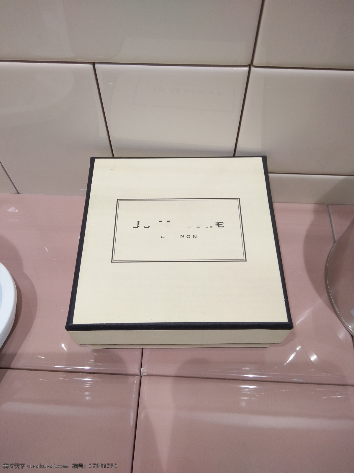 包裝設(shè)計(jì)圖片 包裝設(shè)計(jì) 紙箱 禮物盒 紙藝 花瓶 瓷器 生活百科 生活素材