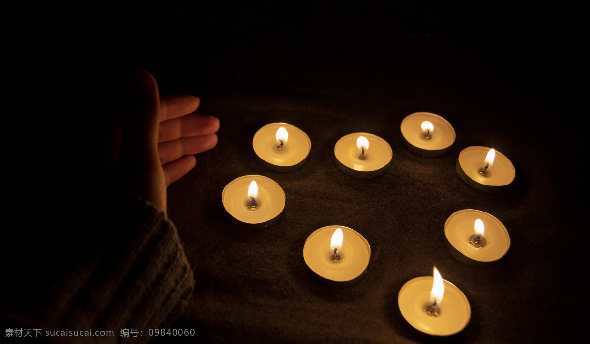 祈祷 摆 成 心形 白 蜡烛 祈福 白蜡烛 火 商用 背景 火苗 手部 手