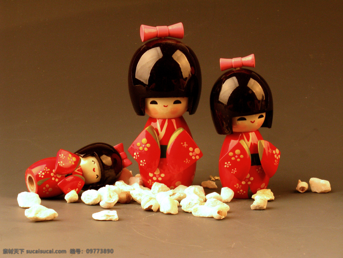 和服 红色 可爱 日本 摄影图库 生活百科 陶瓷 娃娃 陶瓷娃娃 玩具 装饰 娱乐休闲 psd源文件