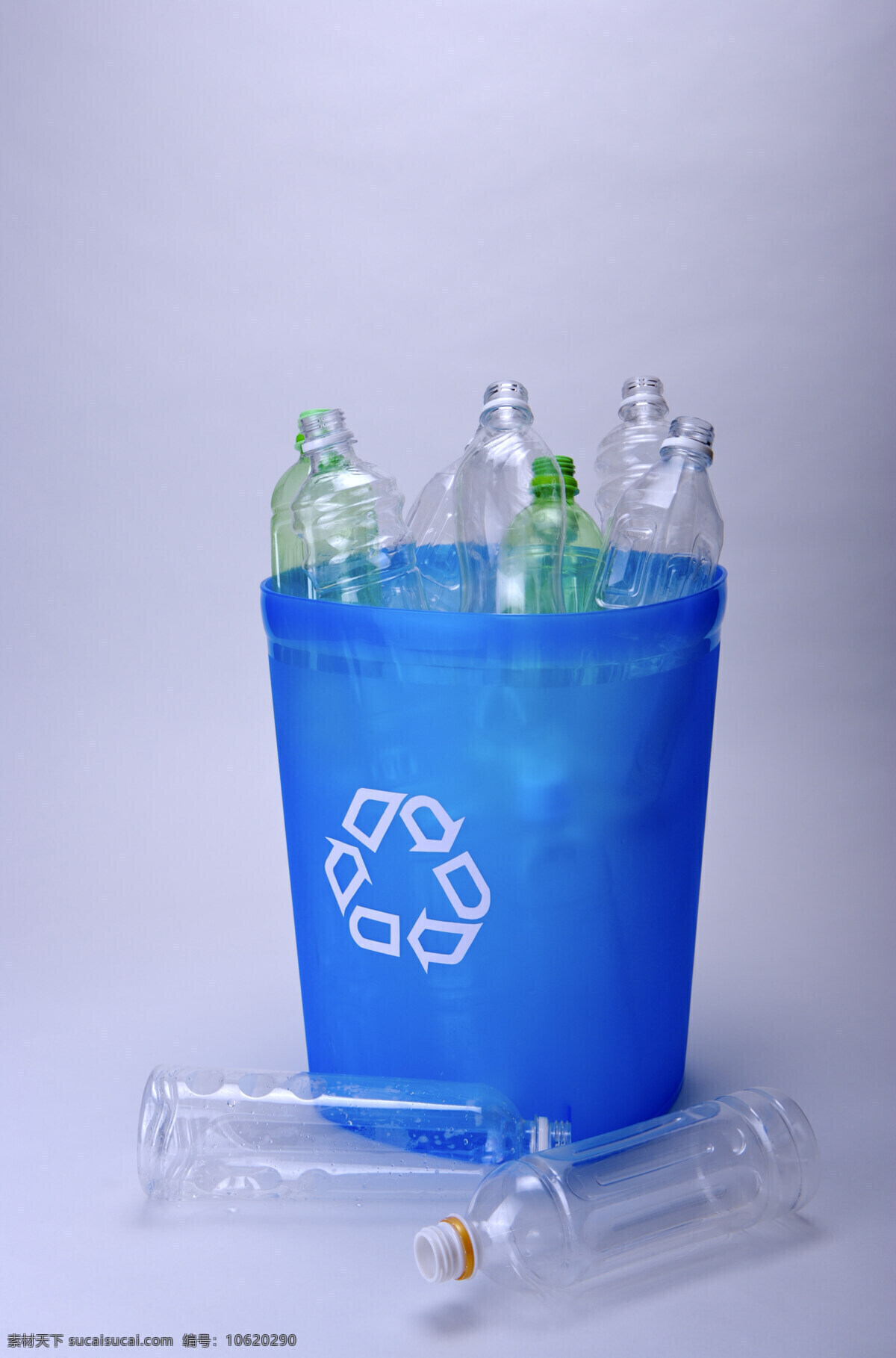 扔 满 塑料瓶 回收 利用 垃圾桶 水瓶 特写 垃圾 环保 公益广告 回收利用 可利用资源 高清图片 其他类别 生活百科