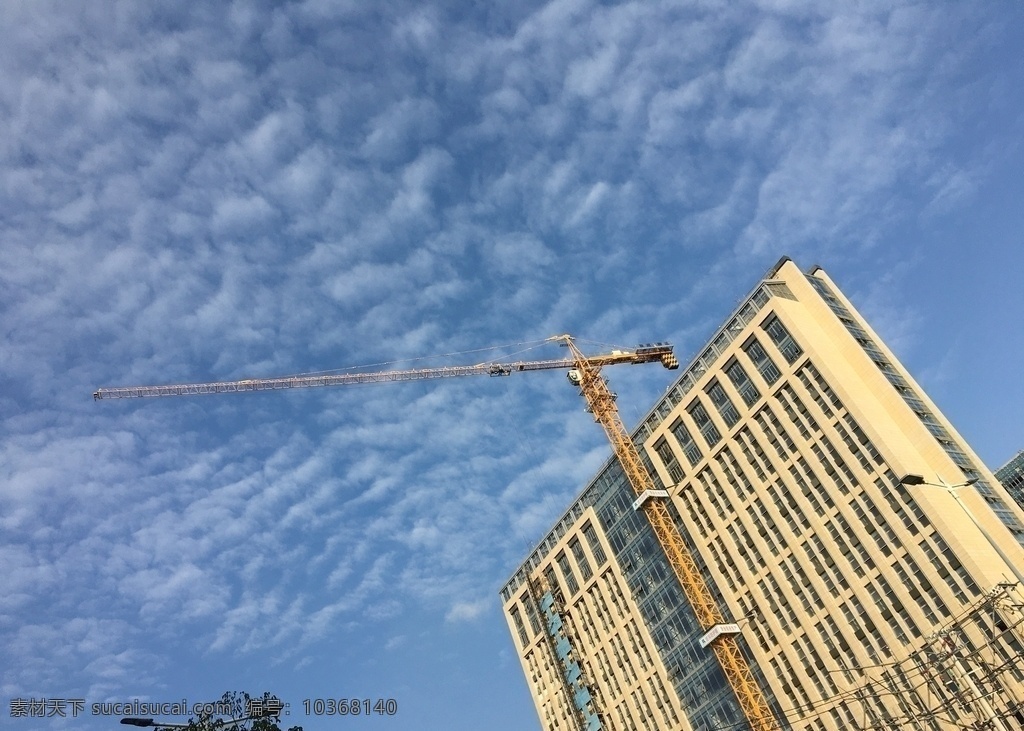 塔吊 施工 中 建筑 大楼 施工中 蓝天 白云 原创摄影 建筑园林 建筑摄影