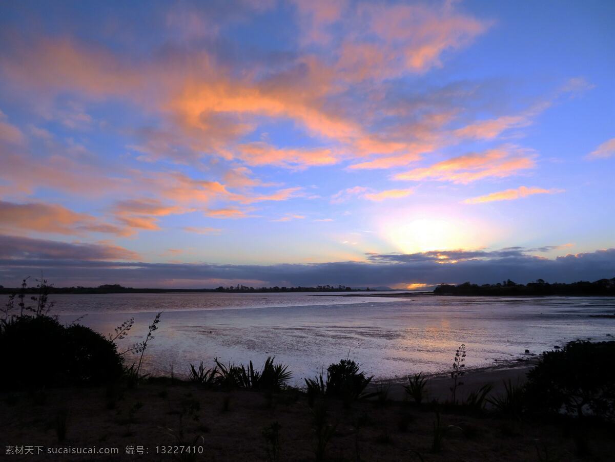 奥克兰 海滨 彩云 天空 蓝天 晚霞 远山 大海 海水 海湾 海滩 绿树 倒影 新西兰 风光 自然景观 自然风景