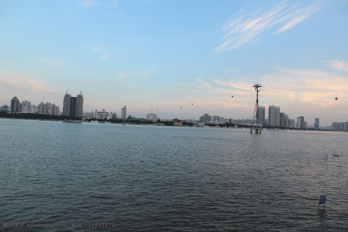 哈爾濱松花江 哈爾濱 松花江 夕陽(yáng) 江水 松花江畔 藍(lán)天 城市 火燒云 國(guó)內(nèi)旅游 旅游攝影 灰色