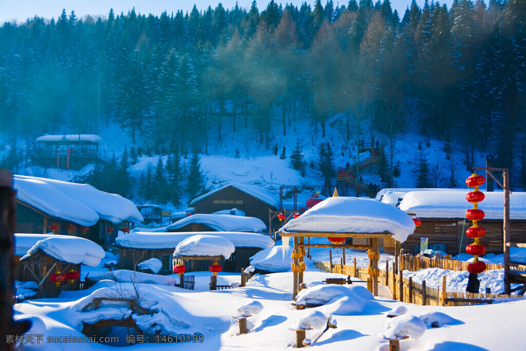 雪鄉(xiāng) 紅燈籠 冬季 雪景 森林 茂密樹林 木屋 自然風(fēng)光 白雪覆蓋 冬日陽光 寒冷季節(jié) 度假村