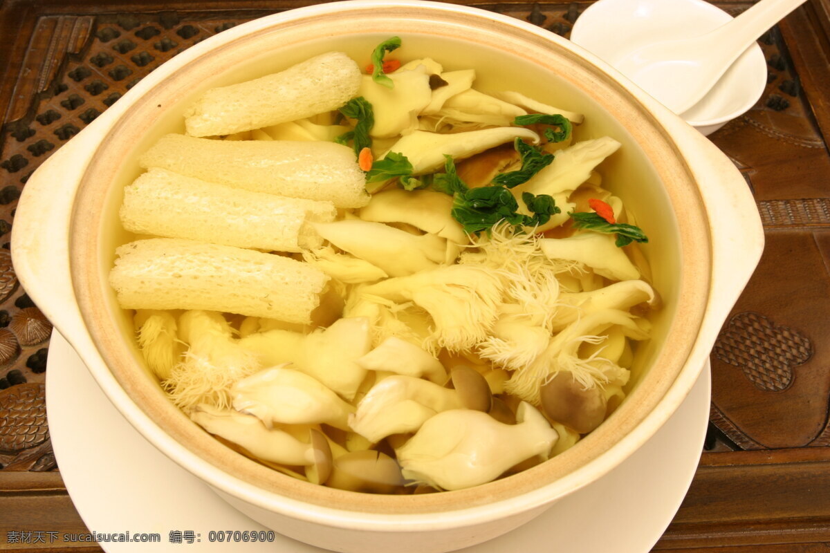 老人 头 野生菌 王 汤 煲 养生汤 汤类 美味 菜肴 中华美食 餐饮美食 食物