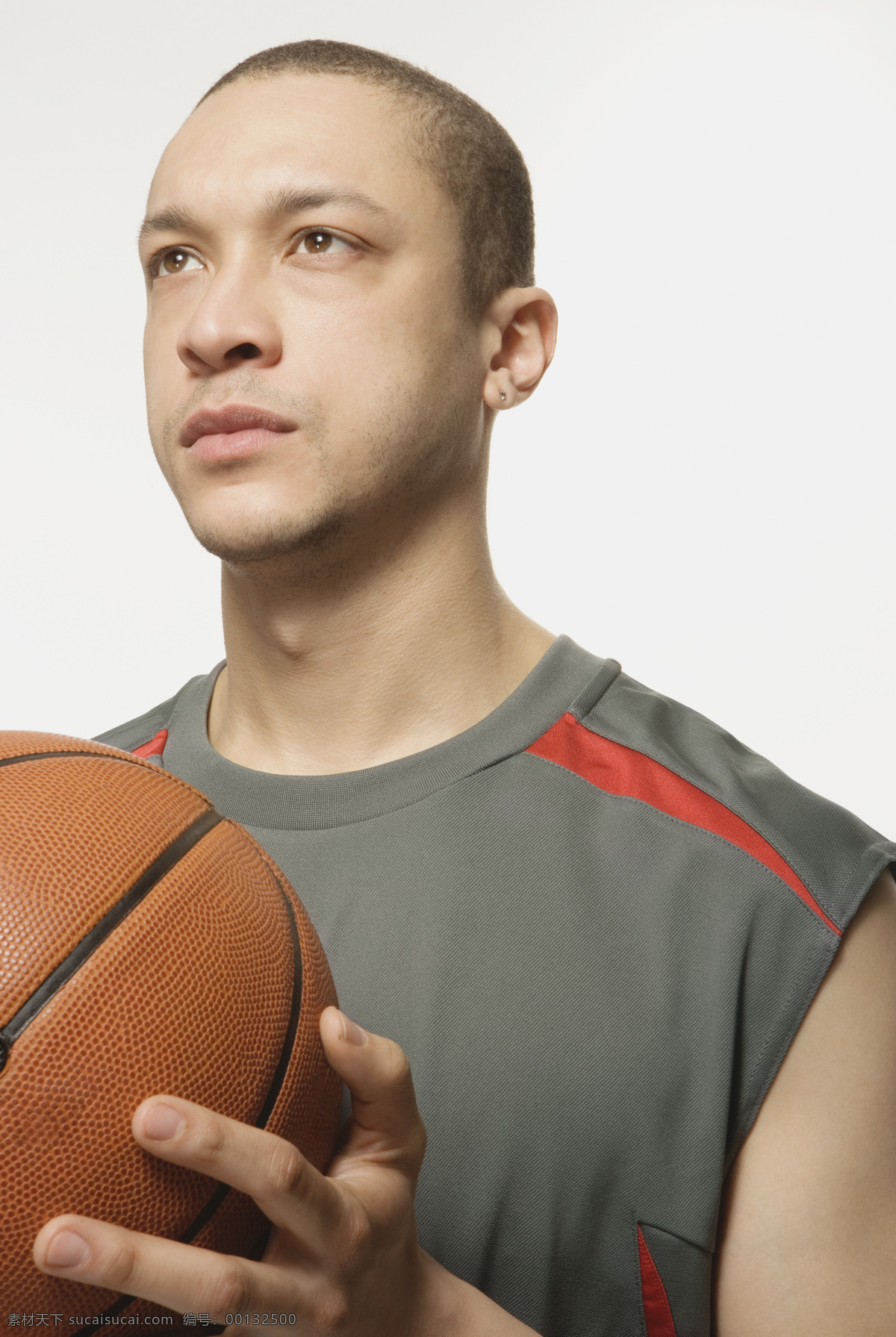捧 篮球 男人 篮球运动 运动员 男运动员 黑人运动员 运动素材 体育素材 体育运动 商务人士 人物图片