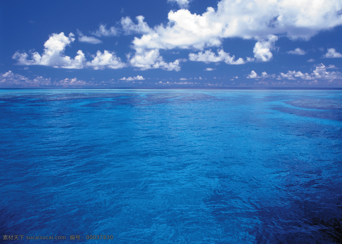 蓝天 白云 下 海平面 风景 背景 湖水 波浪 海浪 自然风景 旅游摄影 jpg图片 jpg图库 大海 自然景观 清澈湖水 蓝天下的大海 平静的海面 其他风光 蓝色