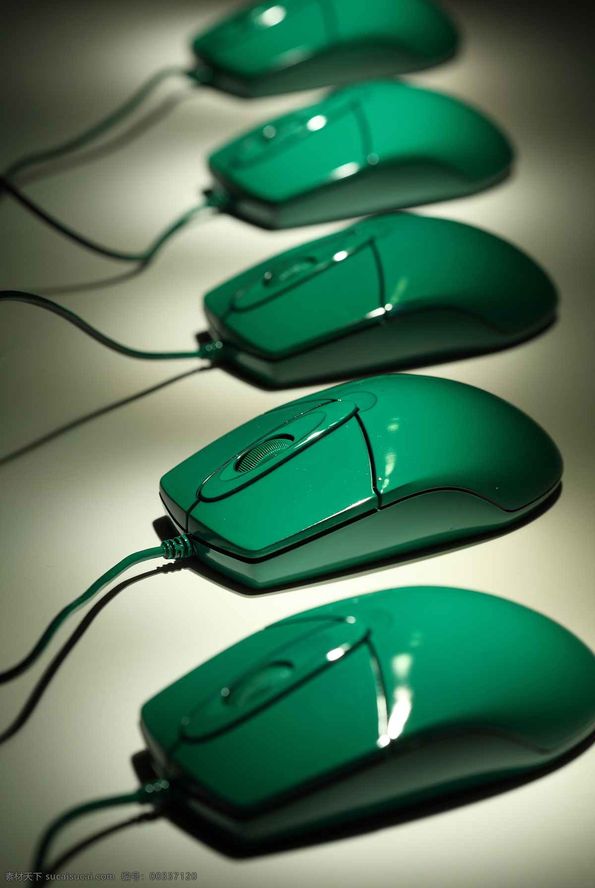 一排绿色鼠标 鼠标 电脑数码 通讯产品 电子产品 科技数码 电器产品 计算机 其他类别 现代科技 黑色