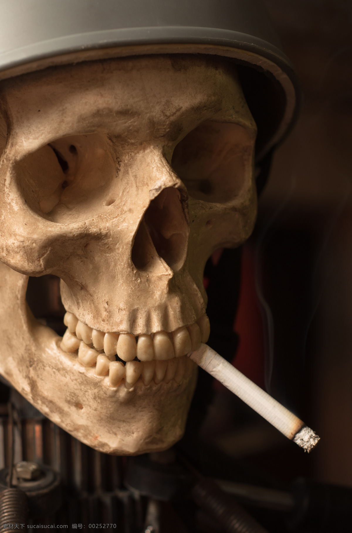 抽烟 骷髅 吸烟的骷髅 钢盔 头盔 人类头骨 恐怖 头骨摄影 其他类别 生活百科