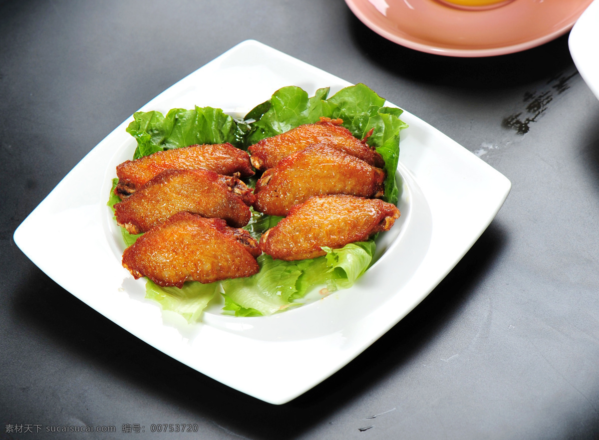 奥尔良鸡翅 鸡翅 生菜 盘子 杯子 配料 美食 餐饮美食 西餐美食