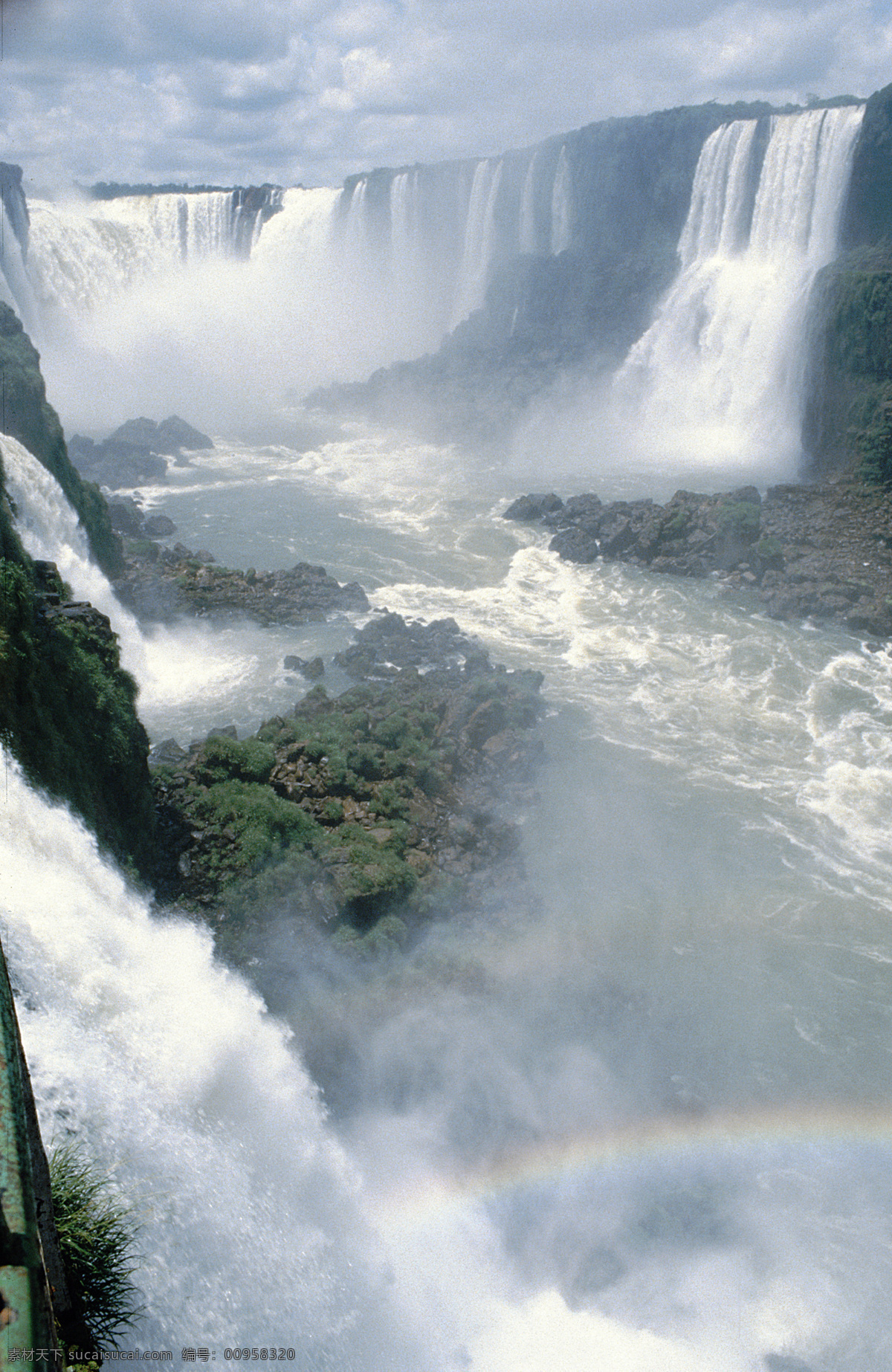 伊瓜苏大瀑布 伊瓜苏瀑布 伊瓜苏 瀑布 阿根廷 巴西 巴拉那河 河流 南美洲 森林 国家公园 世界自然遗产 自然风景 自然景观