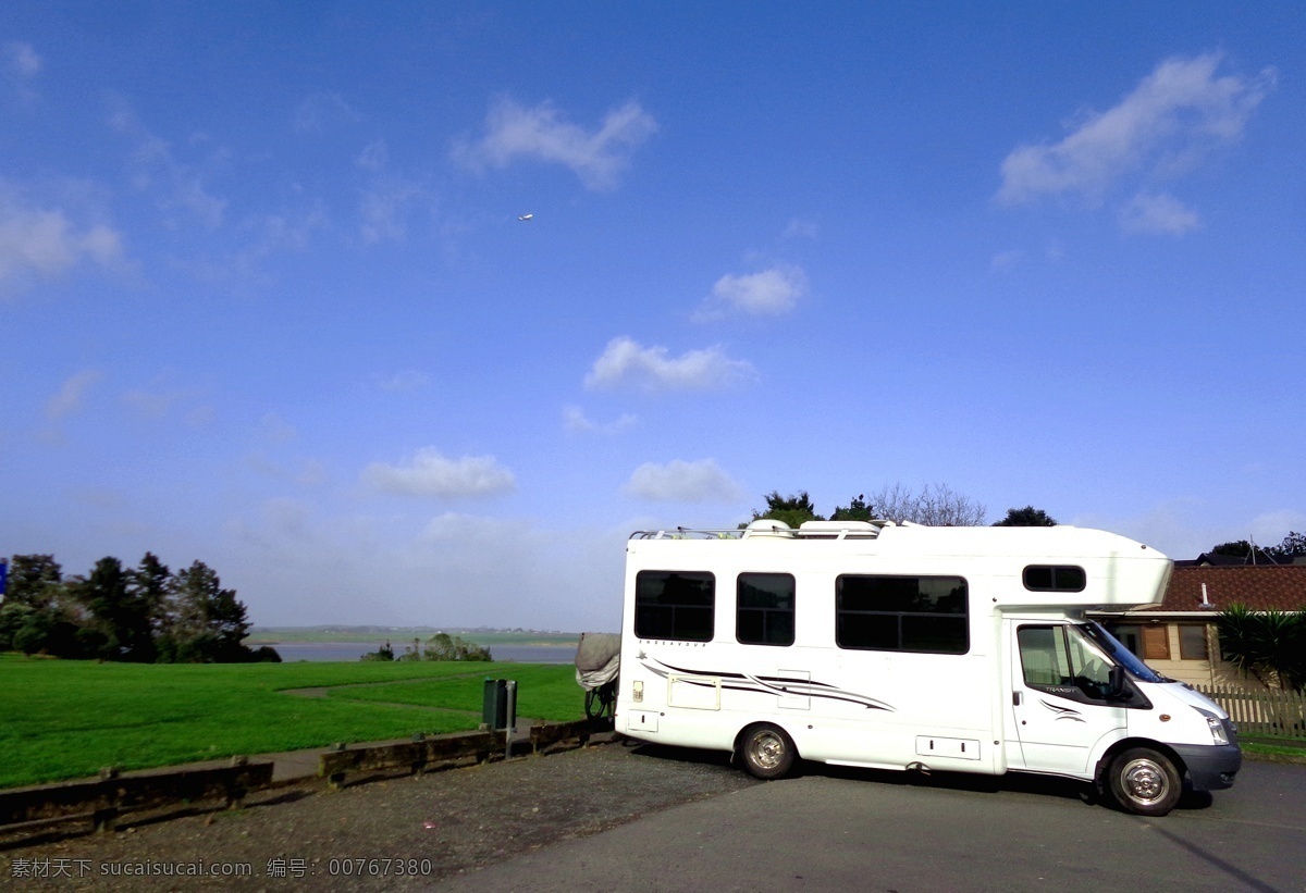 新西兰 海滨 风景 蓝天 白云 绿树 绿地 草地 道路 房车 休闲 新西兰风光 旅游摄影 国外旅游