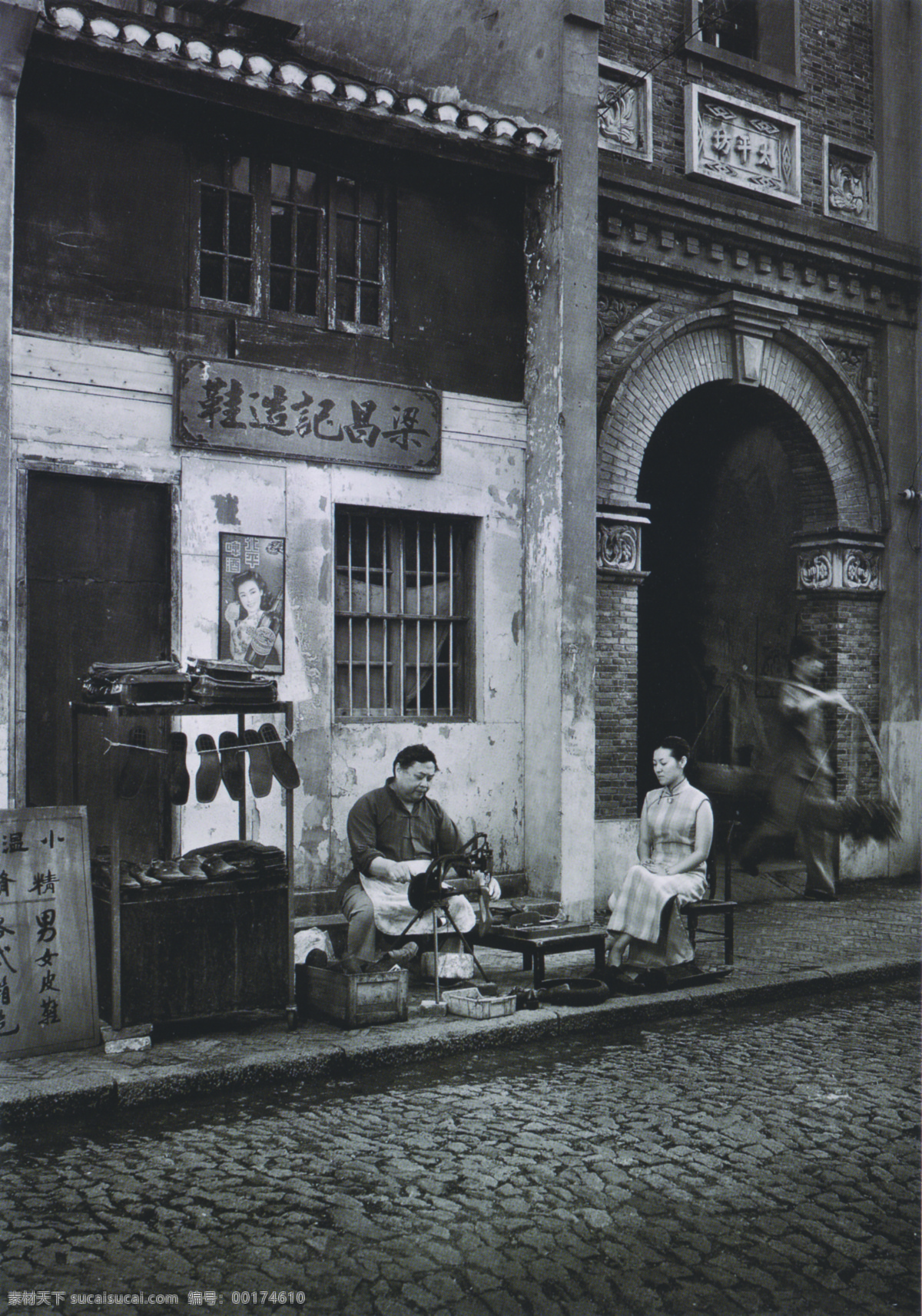 老上海 上海美女 布鞋 门牌 拱门 上海文化 人物摄影 人物图库