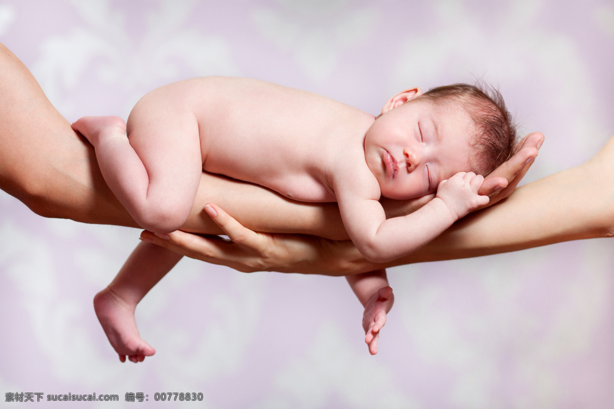趴在 大人 手上 睡 婴儿 大人手 手 出生婴儿 快乐儿童 小孩子 baby 儿童幼儿 宝宝摄影 宝宝图片 人物图片