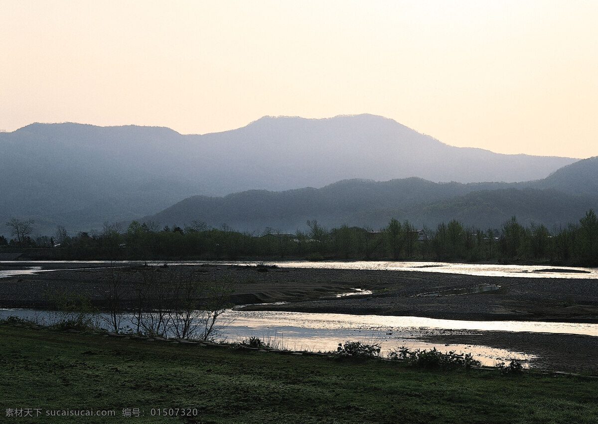 山水风景 大山 高清风景图片 湖水 山水图 溪流 四季风光素材 晴空万里 家居装饰素材 山水风景画