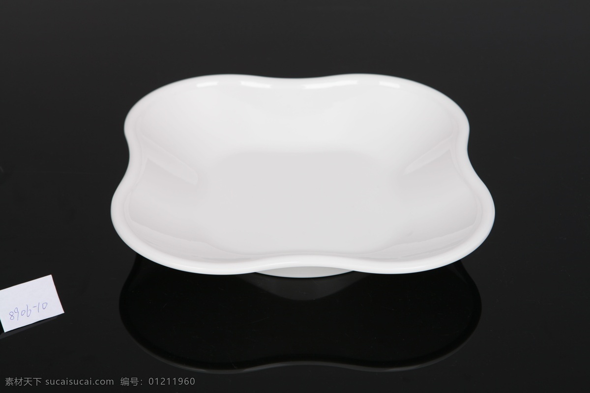 盘子 餐具 陶瓷 吃饭 造型 纯白 摄影图 生活百科 家居生活