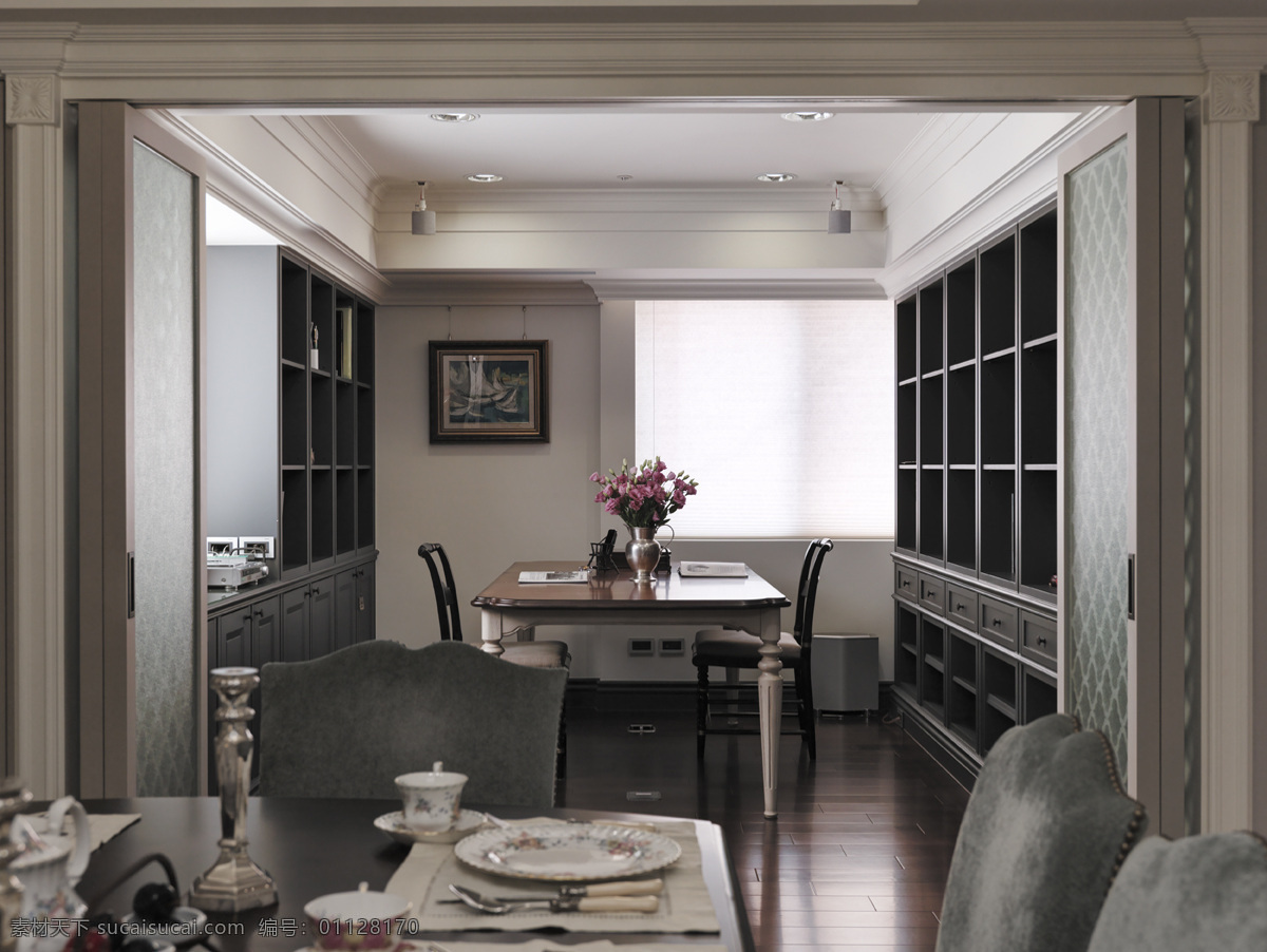 简约 冷色 调 客厅 餐桌 装修 效果图 白色吊顶 窗户 灰色木地板 桌椅