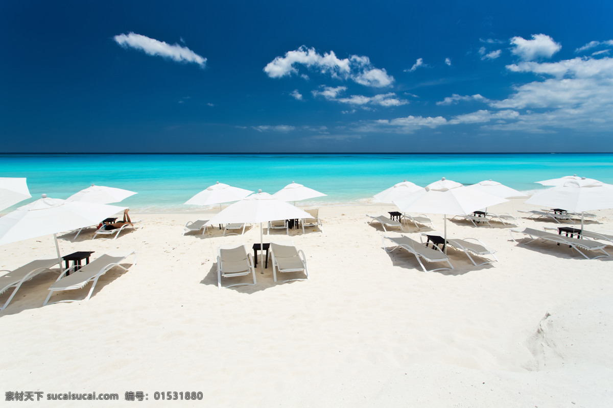 大海 蓝天 白云 太阳椅 沙滩 上 太阳 椅 其他类别 环境家居 白色