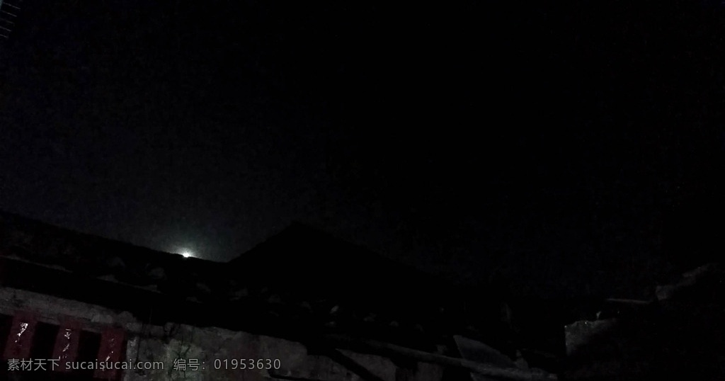瓦房 顶上 升起 月亮 延时摄影 房顶 月出月光 多媒体 实拍视频 自然风光 mp4