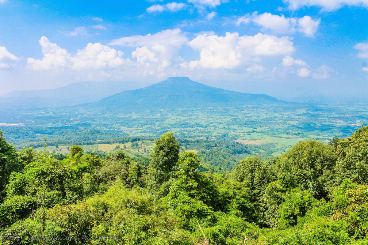 美丽 蓝天 白云 景色 森林 树木 山峰 高山 自然景观 田园风光