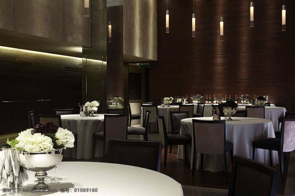 现代 奢华 餐厅 金 褐色 背景 墙 工装 效果图 工装效果图 工装装修 餐厅装修 白色餐桌 金褐色背景墙