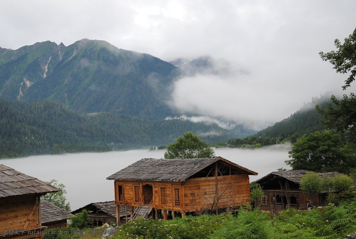 西藏 风景 房子 雾 雾气 西藏风景 雪山 远山 雾蔼 雾中的山 水 水边风景 生活 旅游餐饮