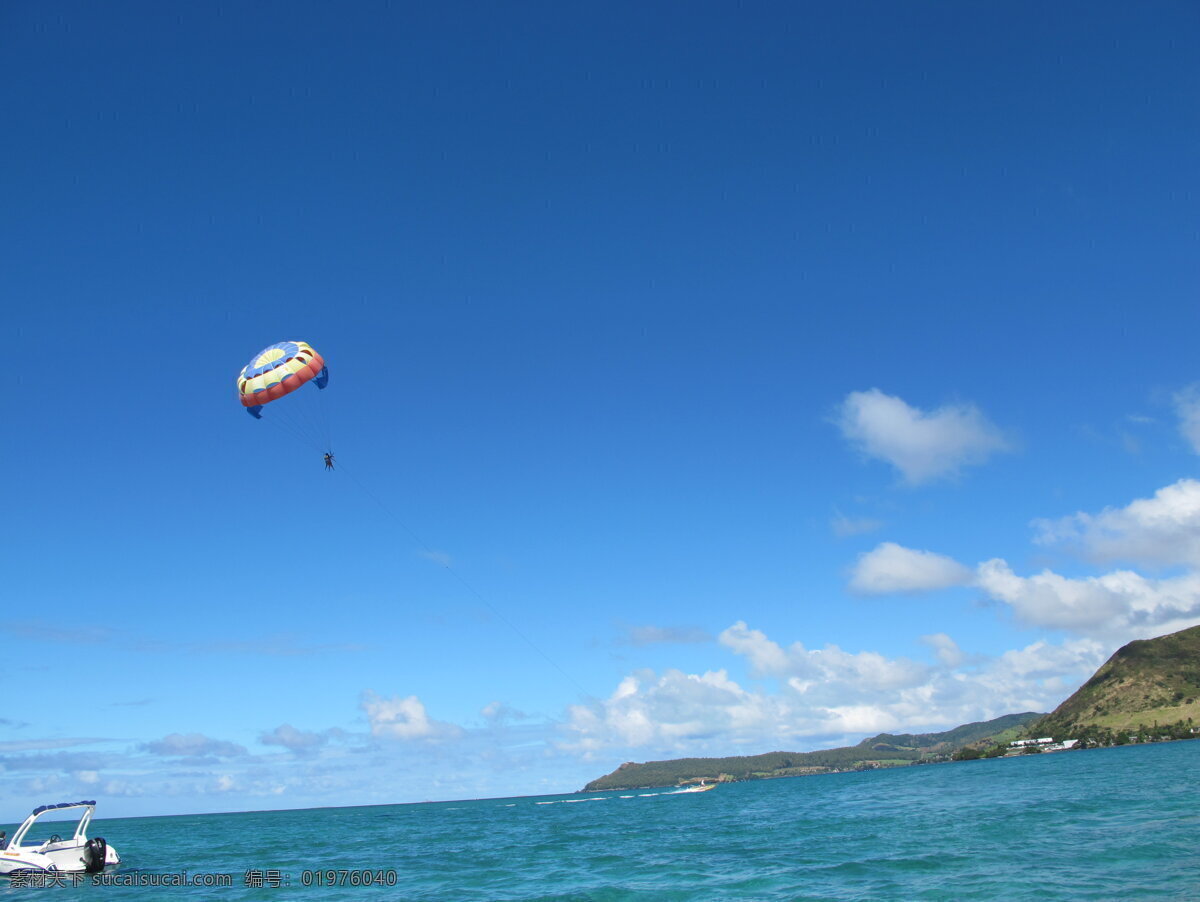 海上降落伞 非洲 毛里求斯 降落伞 降落 伞 大海 蔚蓝 深蓝 蓝色天空 深海蓝 人工降落伞 旅游摄影 国外旅游