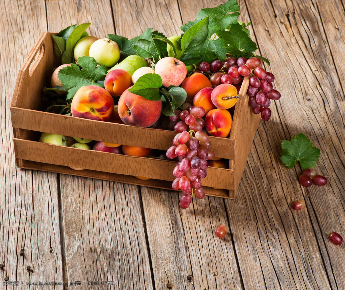 木框 里 堆 水果 桃子 苹果 提子 葡萄 新鲜水果 水果摄影 果实 水果蔬菜 餐饮美食 水果图片