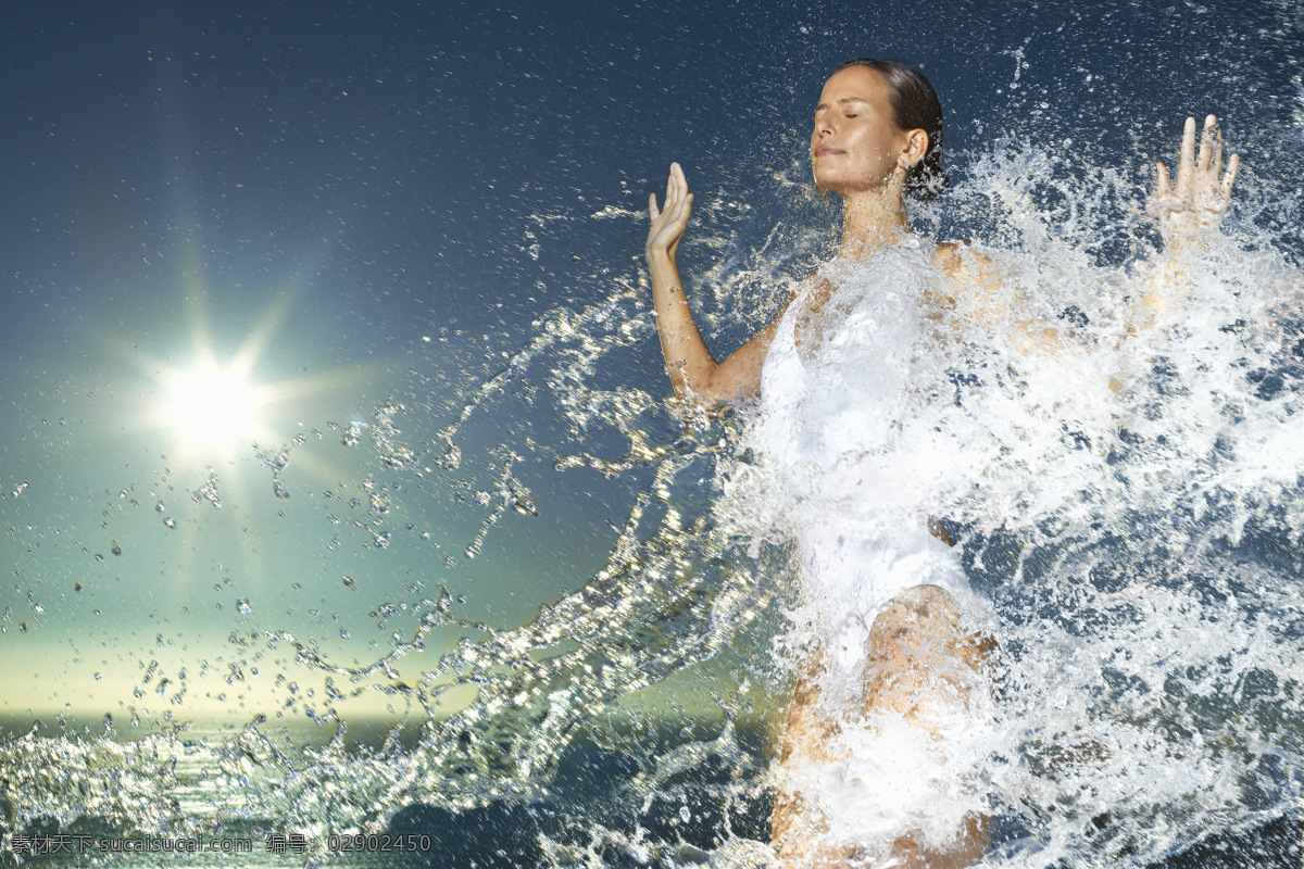 游泳 女性 人物 健康生活 自然 干净 比基尼 水花 夏日 炎热 热光 美女图片 人物图片