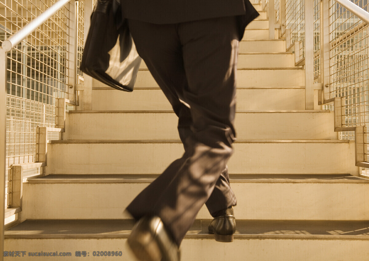 匆忙 走 楼梯 上 男人 背影 商业素材 职业人物 商务男性 成功男人 白领 职场 赶时间 走楼梯 商务人士 人物图片