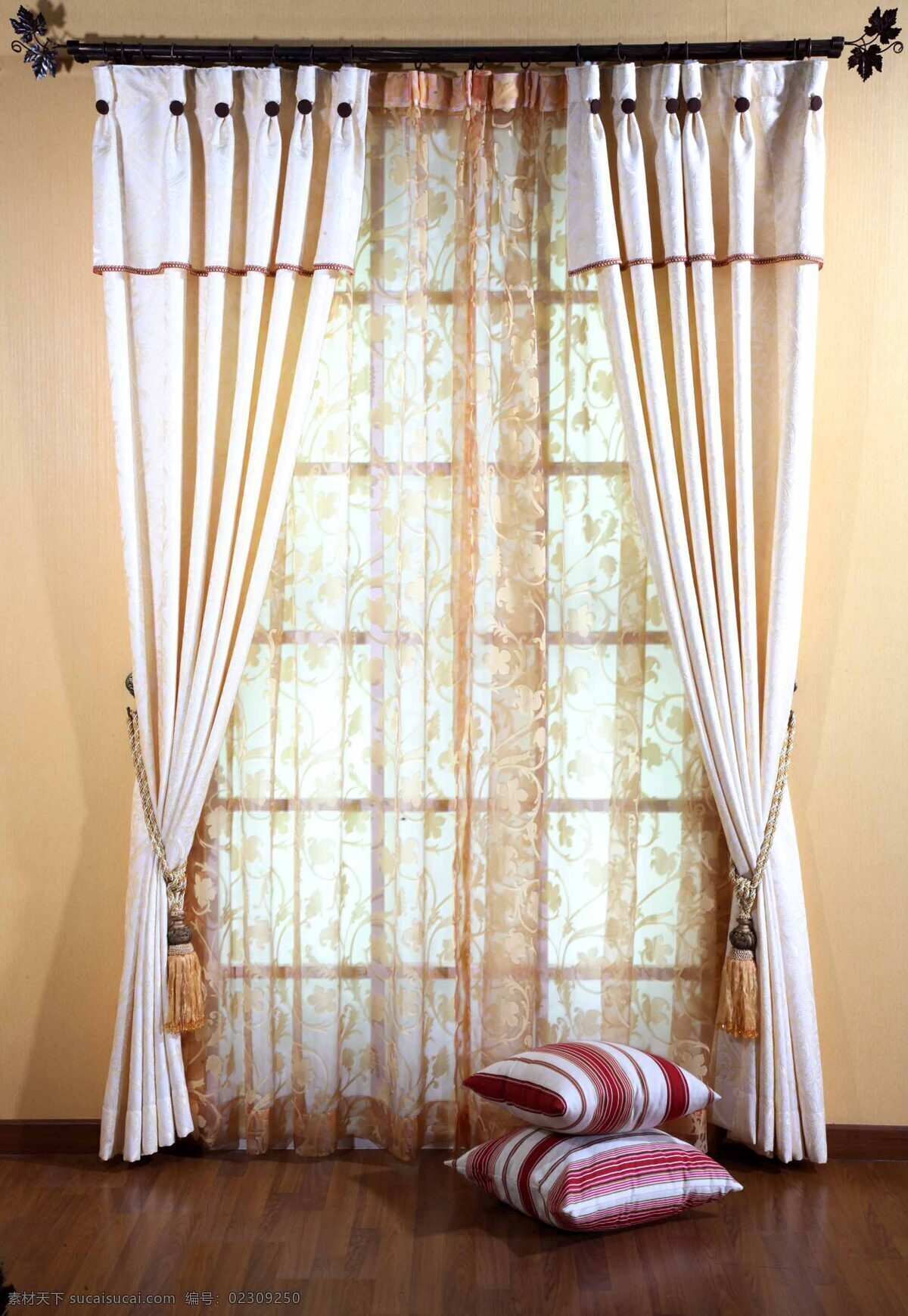 漂亮的窗帘 窗户 窗帘 枕头 地面 墙面 生活百科 家居生活 摄影图库