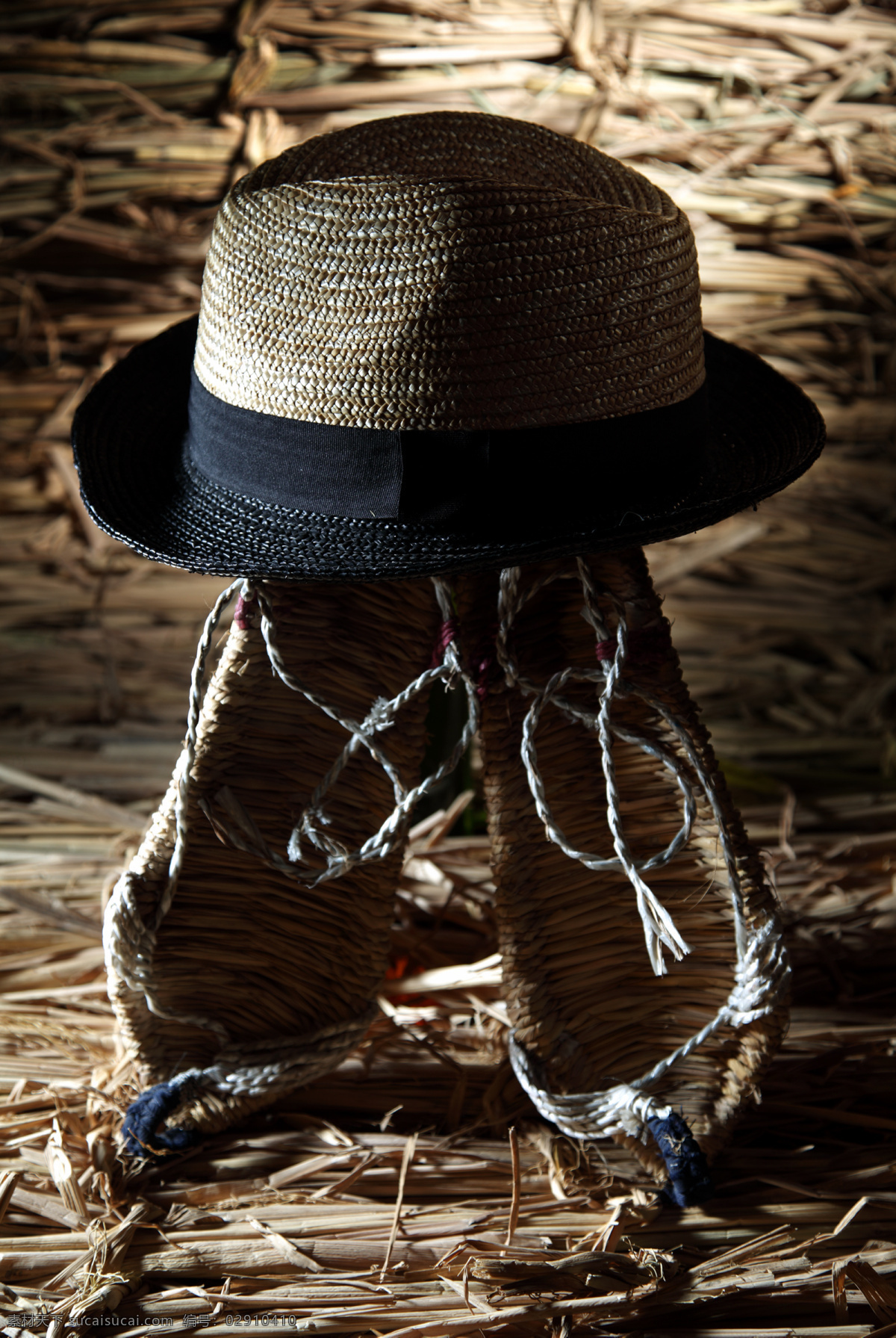 静物摄影 创意摄影 草帽 草鞋 稻草 文化艺术 传统文化