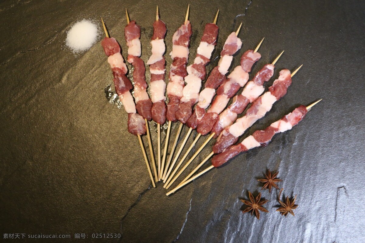 烤串 与调料 羊肉串 烧烤 肉串 竹签 餐饮美食 传统美食