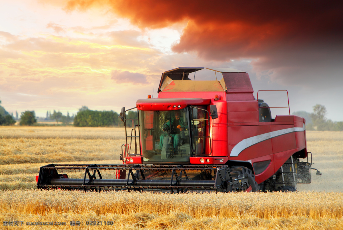 收割机 拖拉机 农业机械 农用设备 交通工具 农业生产 现代科技