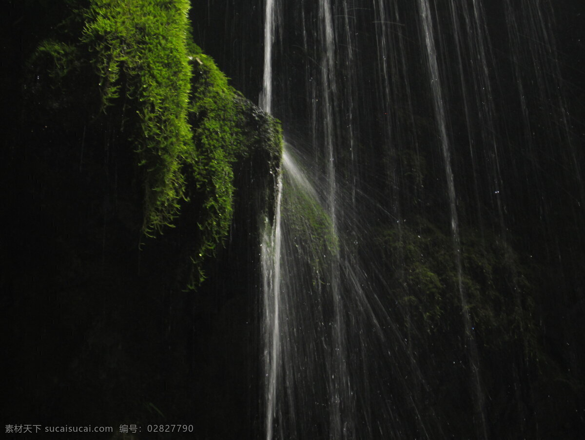 飞溅 瀑布 飞流 水 绿色植被 水滴石穿 自然景观 自然风景