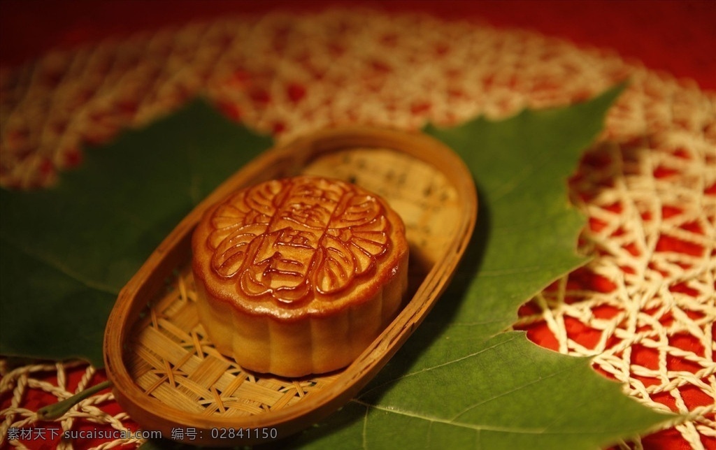 中秋节 月饼 传统小吃 中国元素 甜食 东方文化 节日 佳节 蛋黄月饼 点心 传统美食 餐饮美食