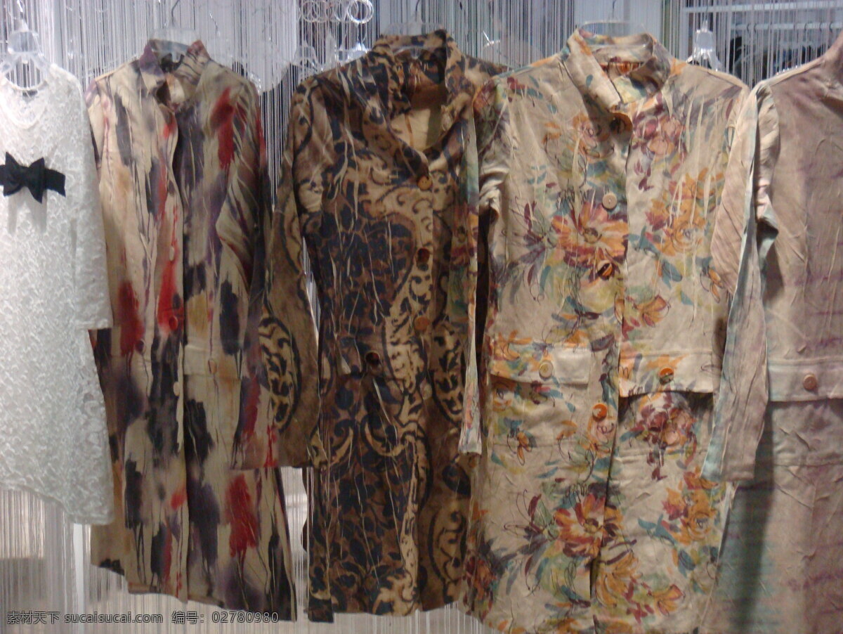 点缀 服饰 服装发布会 杭州 花型 美观 女性 丝巾 丝绸展 展览 丝绸 装饰 围巾 椅子 女性化 生活百科 生活素材 装饰素材 展示设计